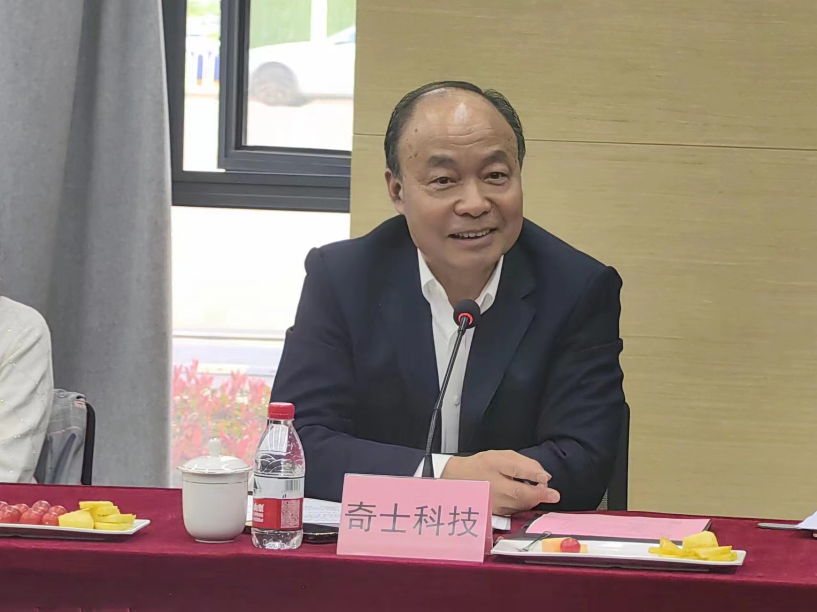 领导1.jpg 领导1.jpg